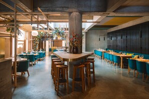 Lunch, dinner and brunch served - Nomad Design & Lifestyle Hotel - Member of Design Hotels (Basel)