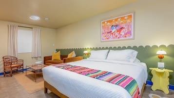 King Kitchenette + Pull Out Sofa NO PETS | BBQ/picnic area