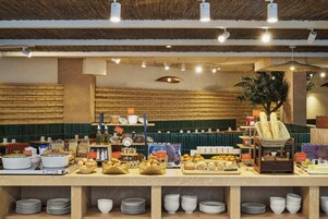 매일 뷔페 아침 식사(1인당 EUR 16)