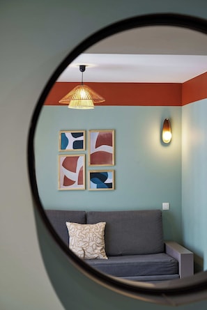 Habitación cuádruple superior | Ropa de cama de alta calidad y espacio para trabajar con un portátil