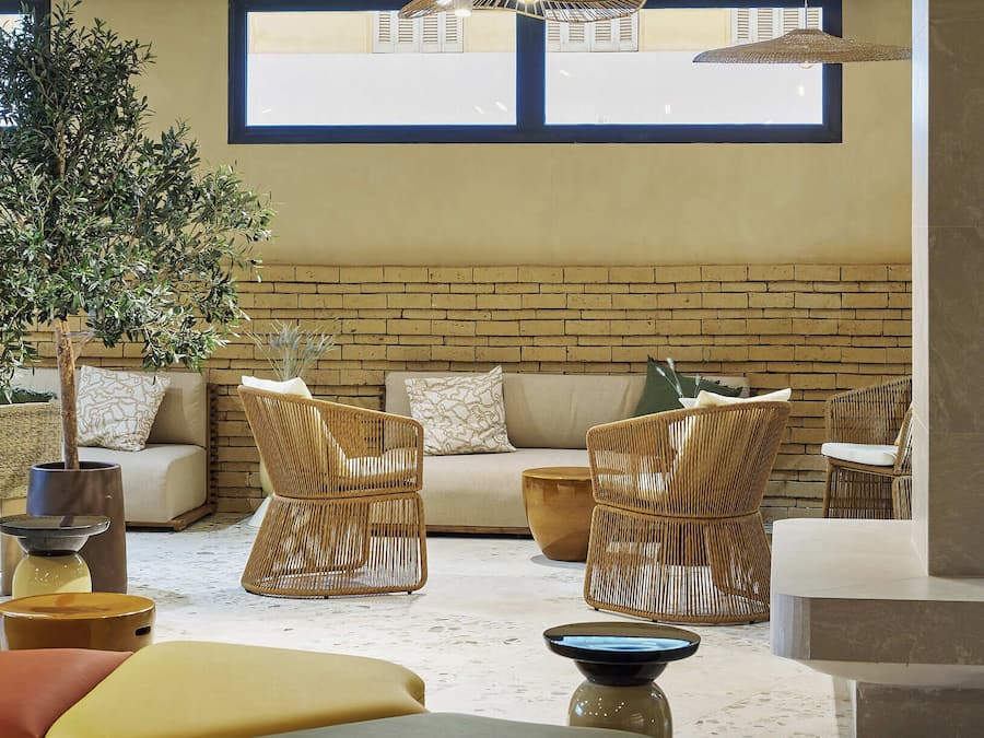 Coin salon dans le hall