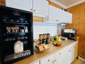 Breakfast area - Silver Crest Lodge (Grande Prairie)