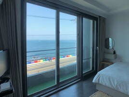 Ropa de cama de alta calidad, cubrecamas y cortinas blackout