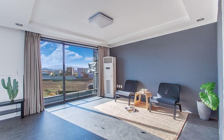 Family Room, 1 Bedroom | Living area | Smart TV