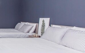 Twin kamer | Luxe beddengoed, donsdekens, verduisterende gordijnen, gratis wifi