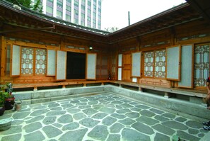 Classic-Haus, Blick auf den Innenhof | Terrasse/Patio