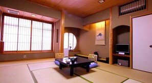 Chambre Tradition, salle de bains commune | Minibar, bureau, Wi-Fi gratuit, accès pour personnes à mobilité réduite