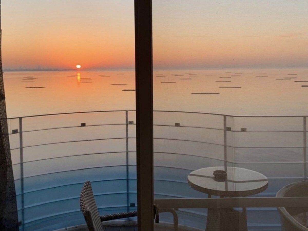 [western modern double] smoking | view from room