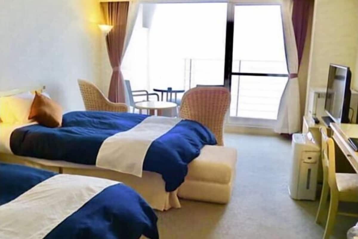 1 bedroom, premium bedding, down comforters, in-room safe