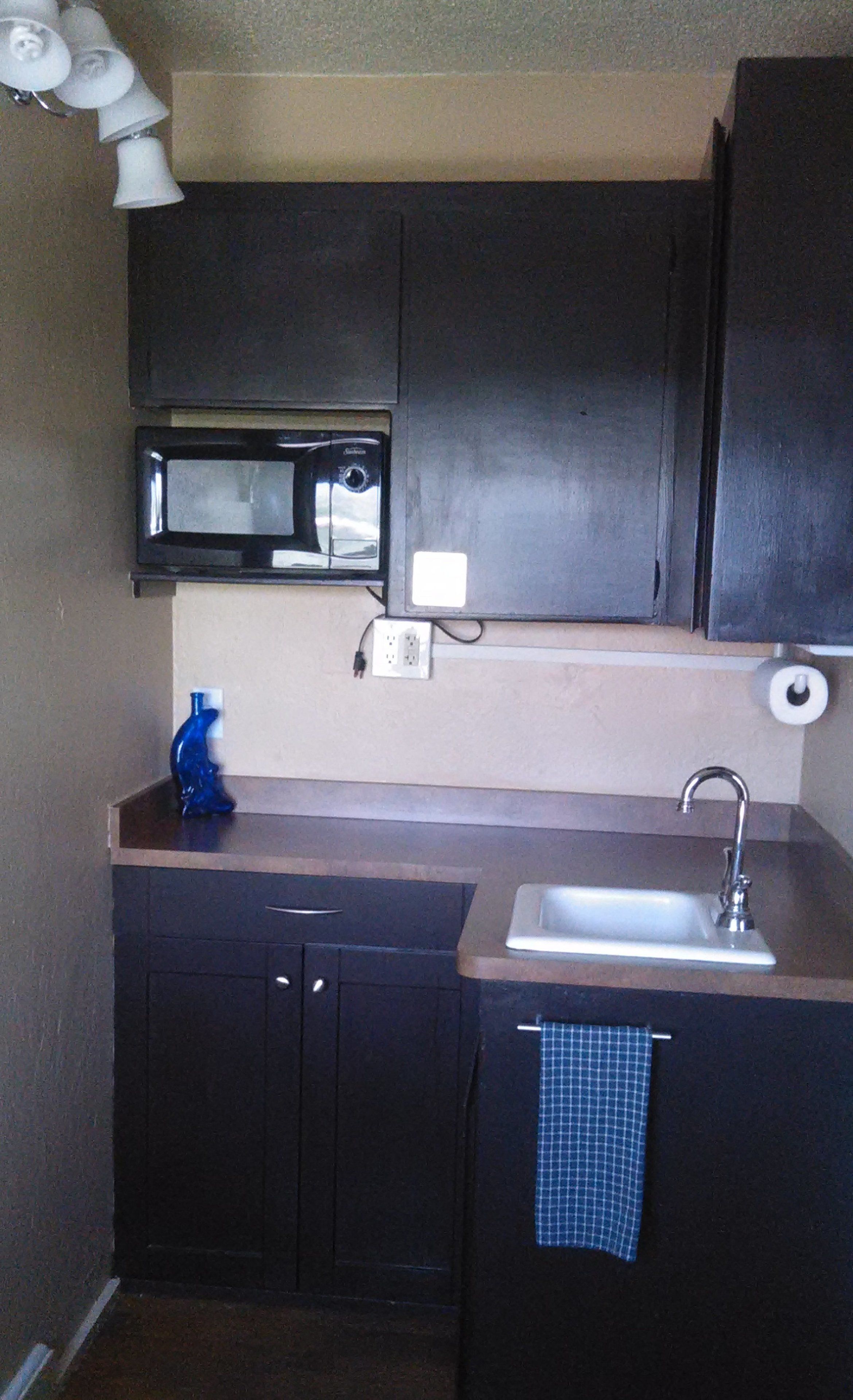 classic apartment, 1 bedroom, balcony, corner | private kitchenette | fridge, microwave, coffee/tea maker
