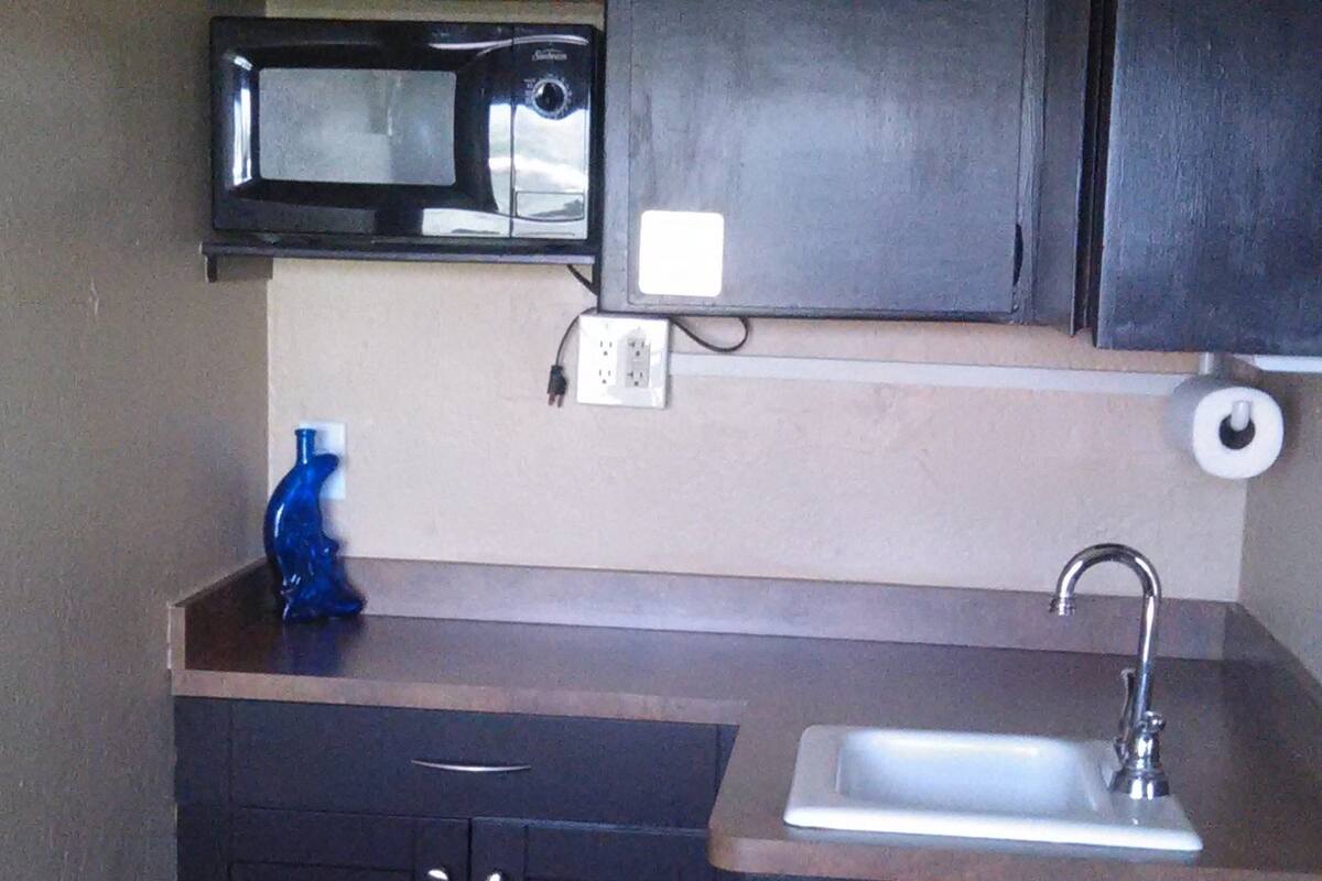 classic apartment, 1 bedroom, balcony, corner | private kitchenette | fridge, microwave, coffee/tea maker