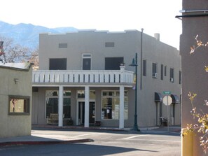 Front of property - Cottonwood Hotel (Cottonwood)