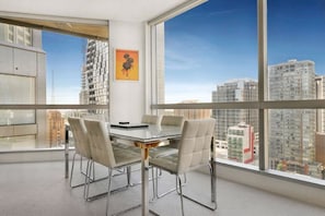 Apartment, 2 Bedrooms | In-room dining