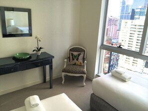 2 bedrooms, Egyptian cotton sheets, premium bedding, down duvets - StayCentral - Melbourne Central (Melbourne)