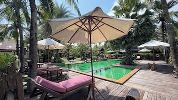 Outdoor pool, pool loungers