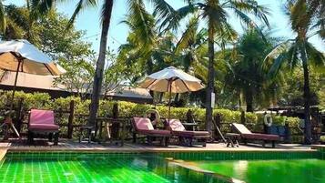 Outdoor pool, sun loungers