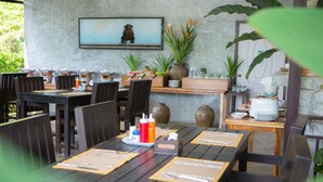 Frokost, lunsj og middag serveres