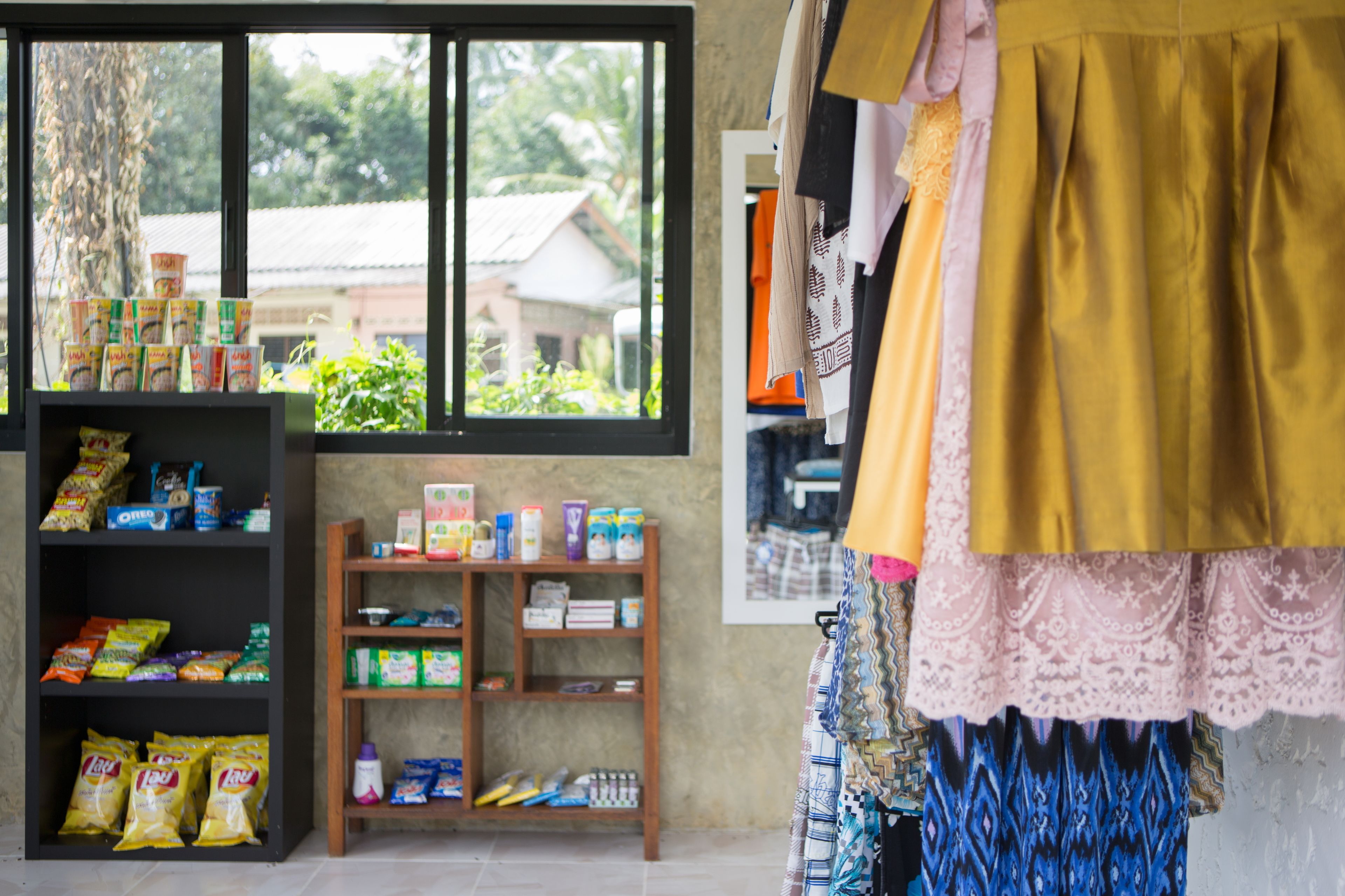 breakfast, lunch, dinner served; thai cuisine