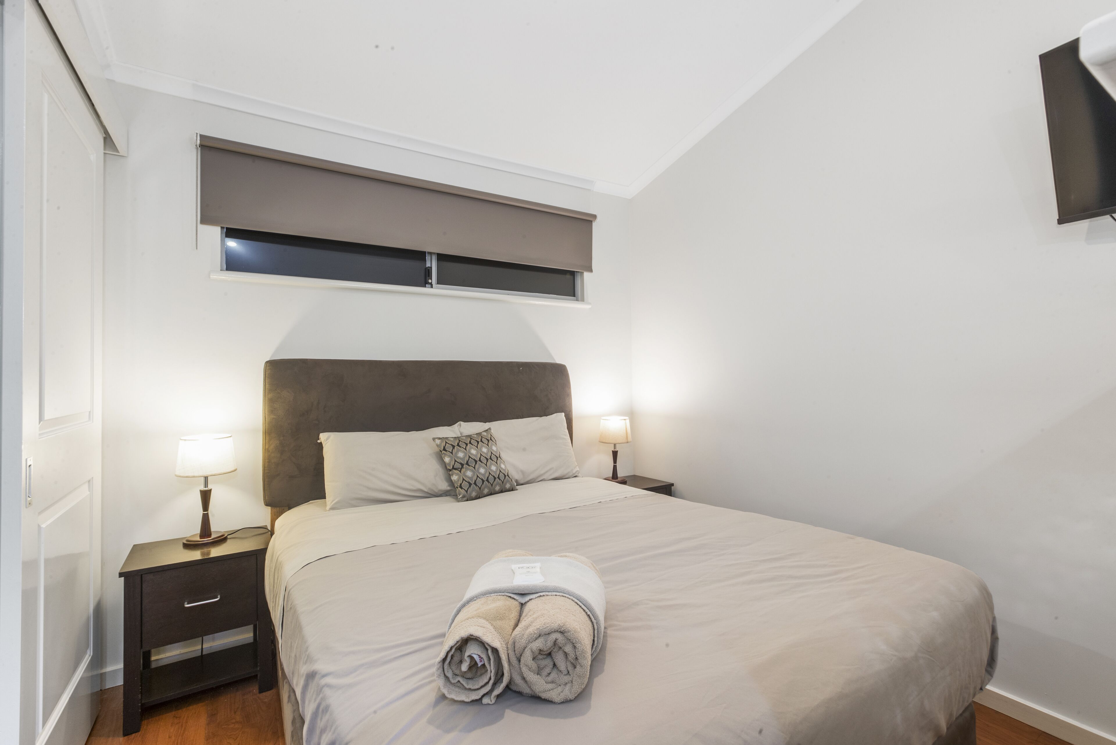 motel room | desk, laptop workspace, iron/ironing board, free wifi