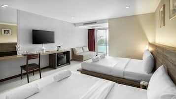 Family Room | In-room safe, desk, blackout curtains, free WiFi