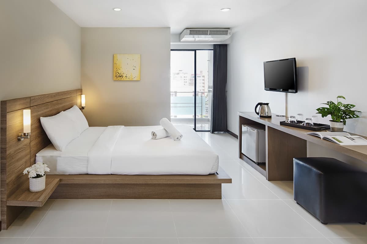 Standard Double Room | In-room safe, desk, blackout drapes, WiFi (free)