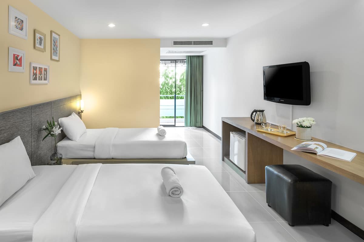 Standard Twin Room | In-room safe, desk, blackout drapes, WiFi (free)
