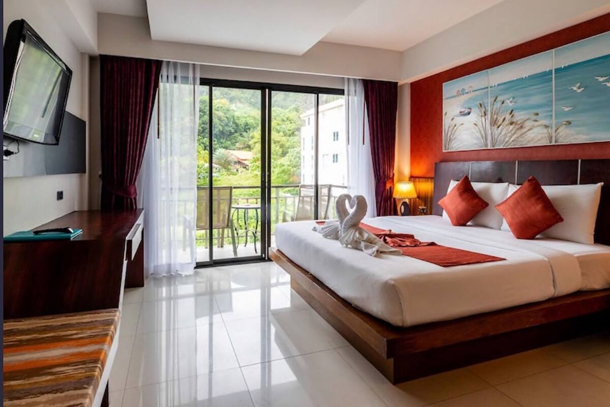 Deluxe Double Room, Pool View
