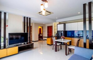 Minibar, in-room safe, desk, blackout curtains - Di Pantai Boutique Beach Resort (Patong)