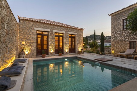 Mare Monte Luxury Suites