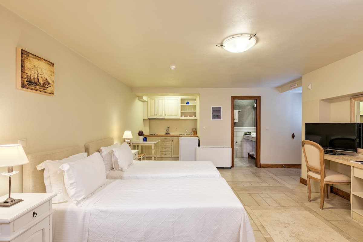 Superior Studio, 1 Bedroom, Ground Floor | Premium bedding, down duvets, pillow-top beds, minibar