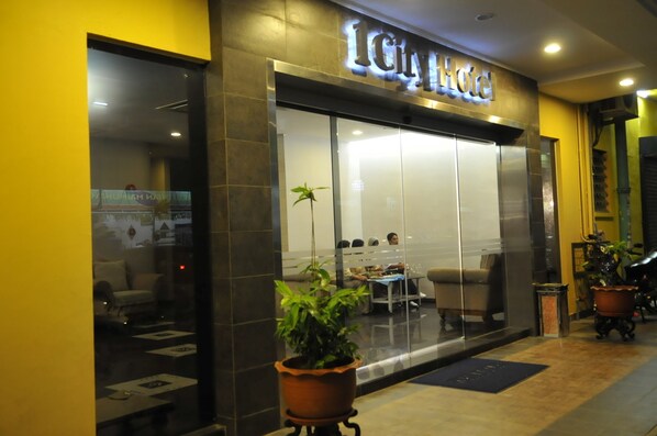 Exterior - 1 City Hotel (Kota Kinabalu)