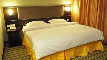 Desk, rollaway beds, free WiFi