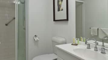 Two Bedroom Apartment (Two Bathrooms) | Bathroom | Shower, hydromassage showerhead, free toiletries, hair dryer