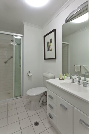 Two Bedroom Apartment (Two Bathrooms) | Bathroom | Shower, hydromassage showerhead, free toiletries, hair dryer
