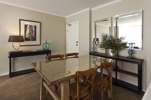 Two Bedroom Apartment (Two Bathrooms) | In-room dining - StayCentral - Cityside on Whiteman (Southbank)