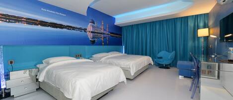 Suíte família | Cofres nos quartos, escrivaninha, ferros/tábuas de passar roupa