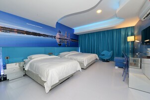 Suíte família | Cofres nos quartos, escrivaninha, ferros/tábuas de passar roupa