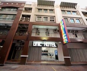 Front of property - Unic Hotel (Kota Kinabalu)