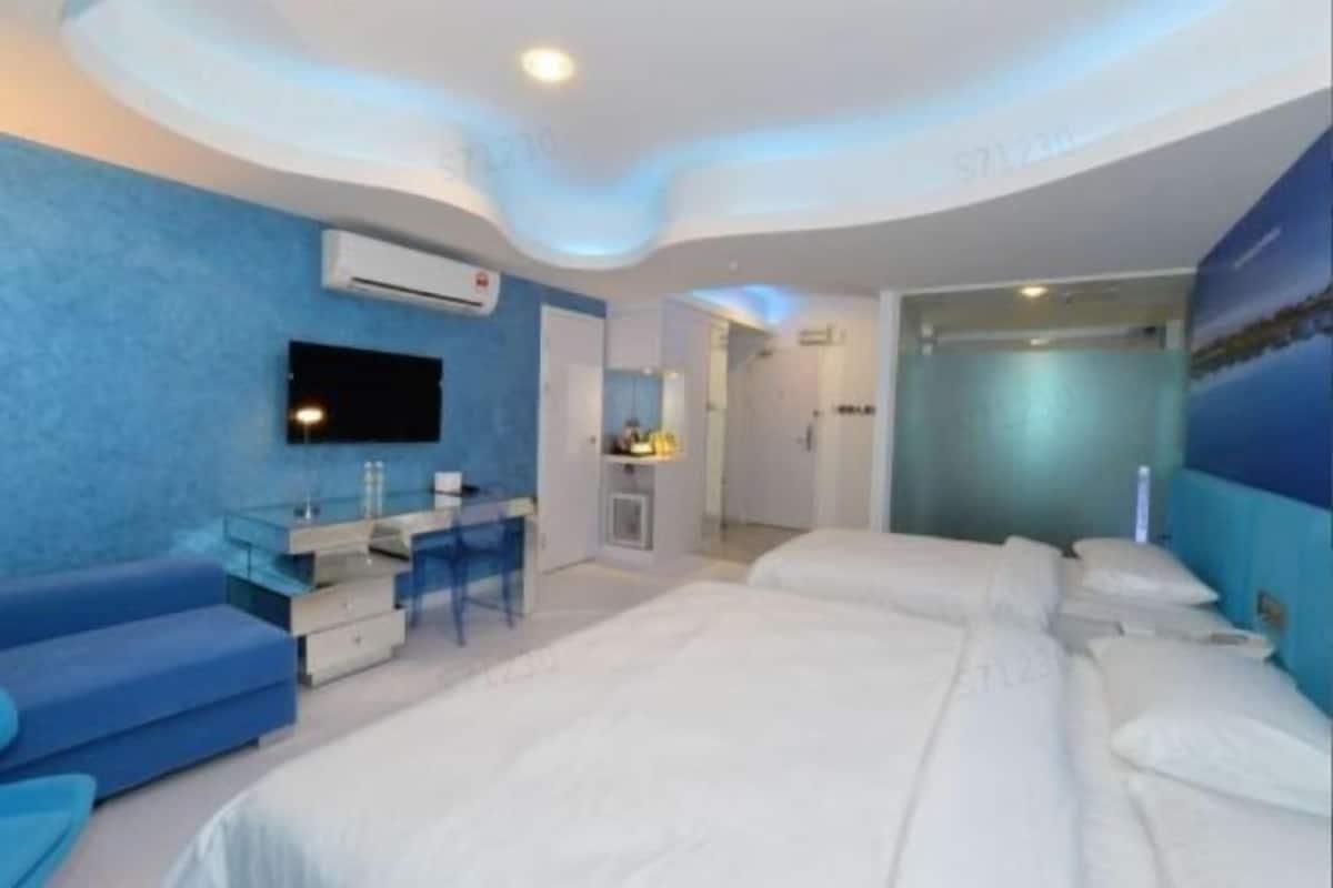 In-room safe, desk, iron/ironing board, free WiFi