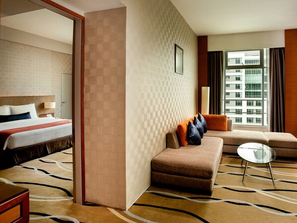 Executive Suite | Minibar, in-room safe, desk, laptop workspace - Zenith Kuantan (Kuantan)