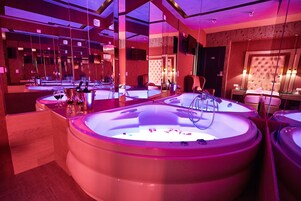 Bañera de hidromasaje privada