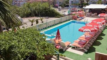 Outdoor pool, pool umbrellas, sun loungers