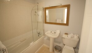 Bathroom - Ifsc Apartments (Dublin)