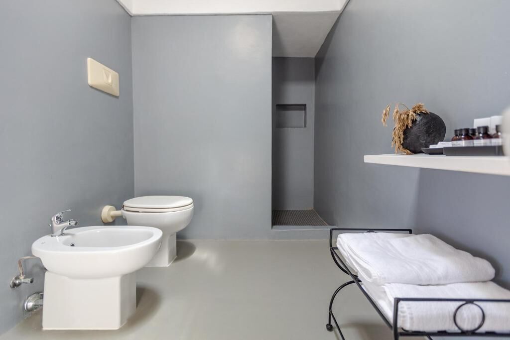 camera quadrupla con vista mare laterale | bathroom | shower, free toiletries, hair dryer, towels