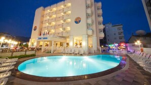 A hotel with a swimming pool, multiple balconies, and a sign reading "Hotel Selen." - Hotel Selen (Marmaris)