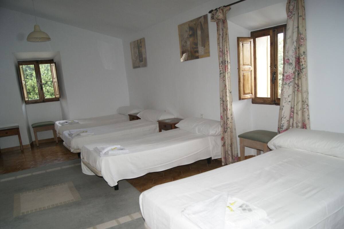 Chambre Familiale, salle de bains commune
