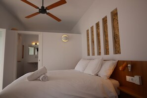 4 bedrooms, soundproofing, free WiFi, bed sheets