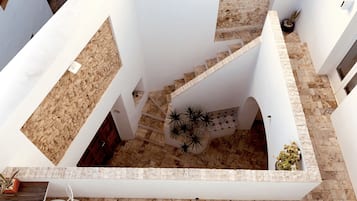 Design House, 4 Bedrooms (4 Baños privados/4 Private bathrooms) | Terrace/patio