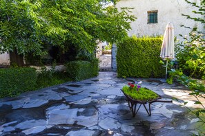 Courtyard - Hostal Poqueira (Capileira)