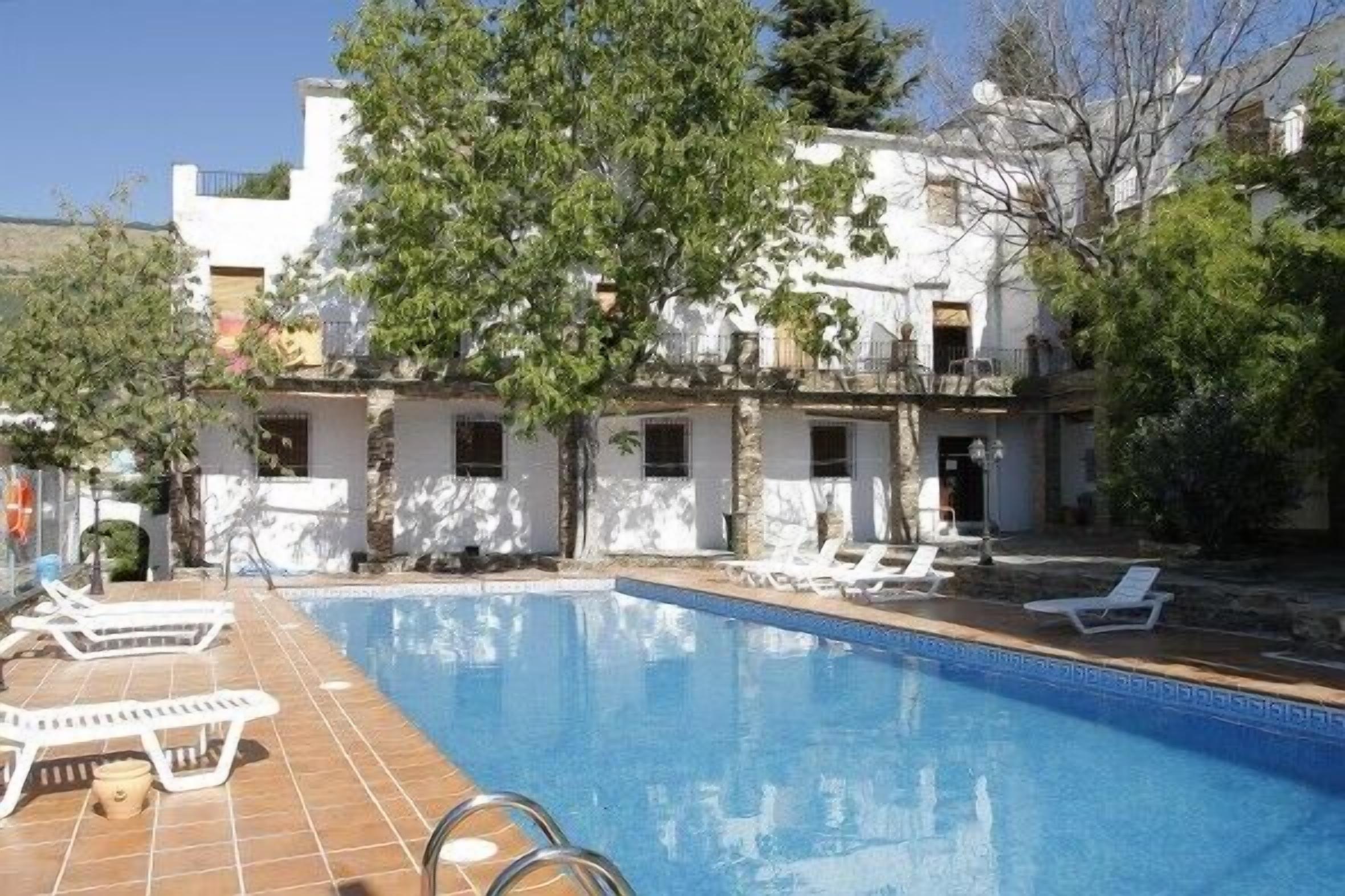 Blackout drapes, free WiFi, bed sheets